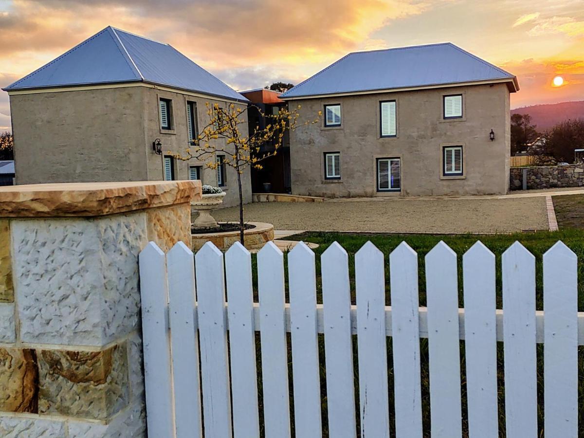 Triabunna Barracks Bed & Breakfast エクステリア 写真